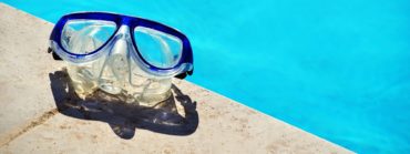 Diving mask on the pool