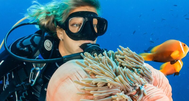 women scuba diver